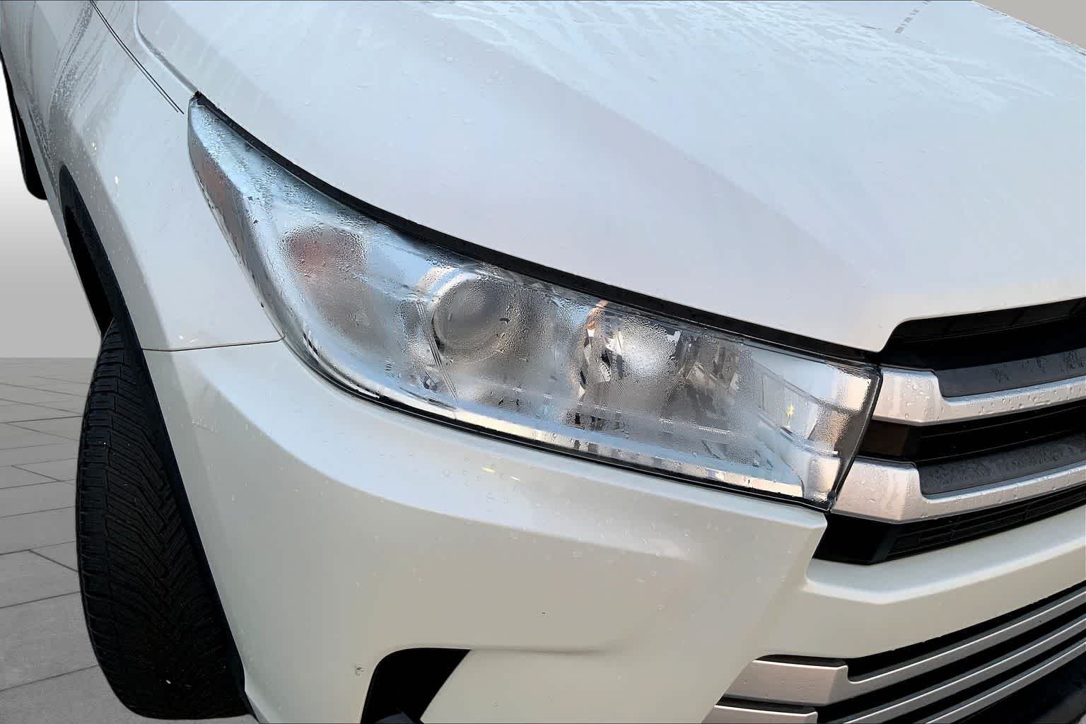 Used 2019 Blizzard Pearl Toyota XLE image 25