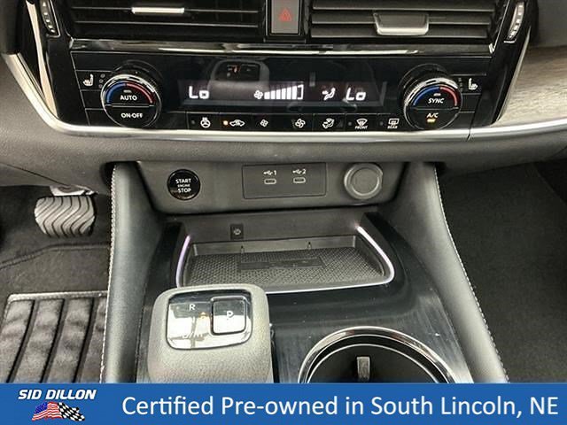 Used 2024 Champagne Silver Metallic Nissan Platinum image 12