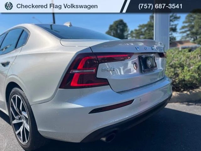 Used 2020 Birch Light Metallic Volvo T5 Momentum image 9