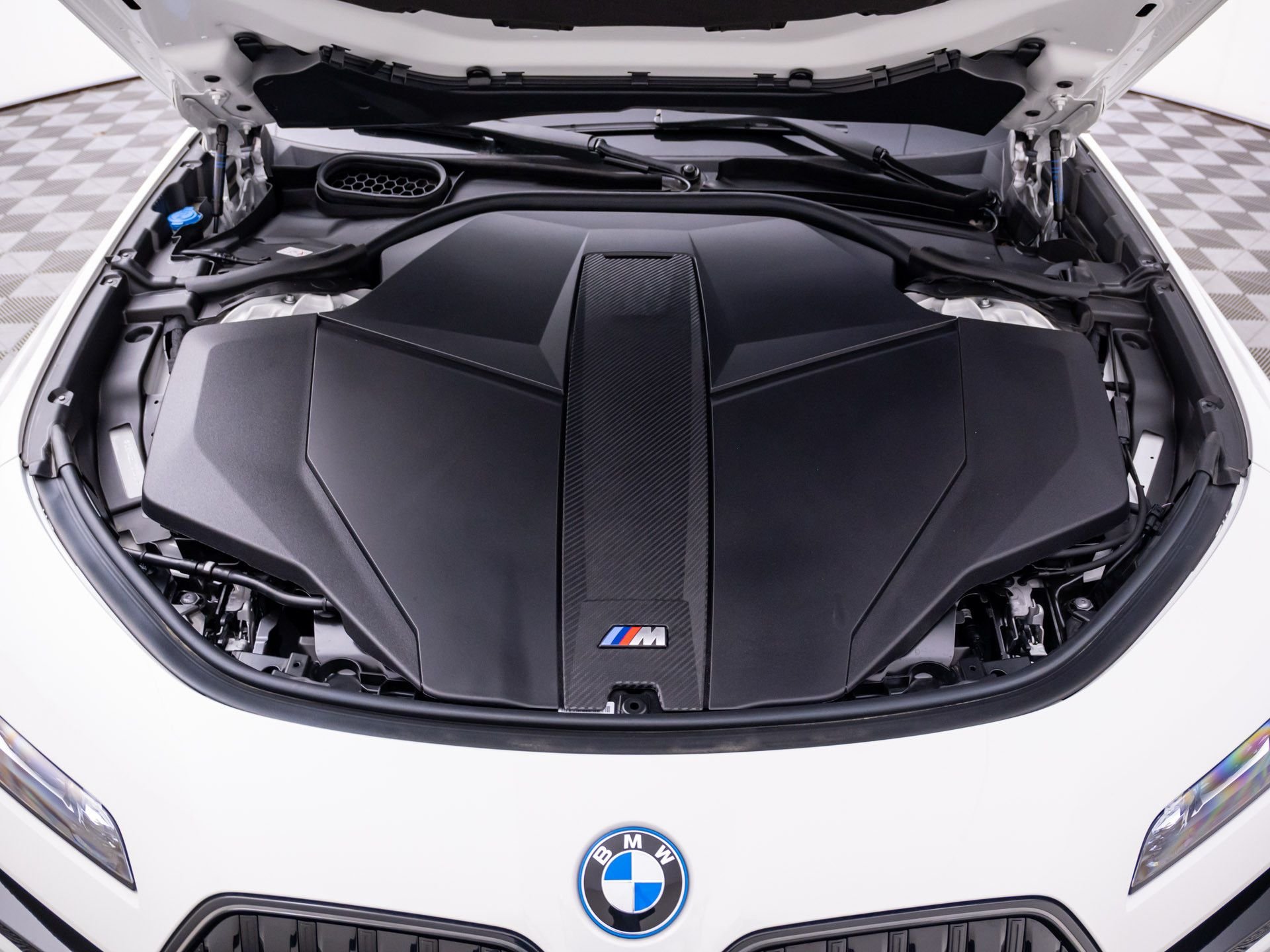 New 2026 Alpine White BMW M70 image 33