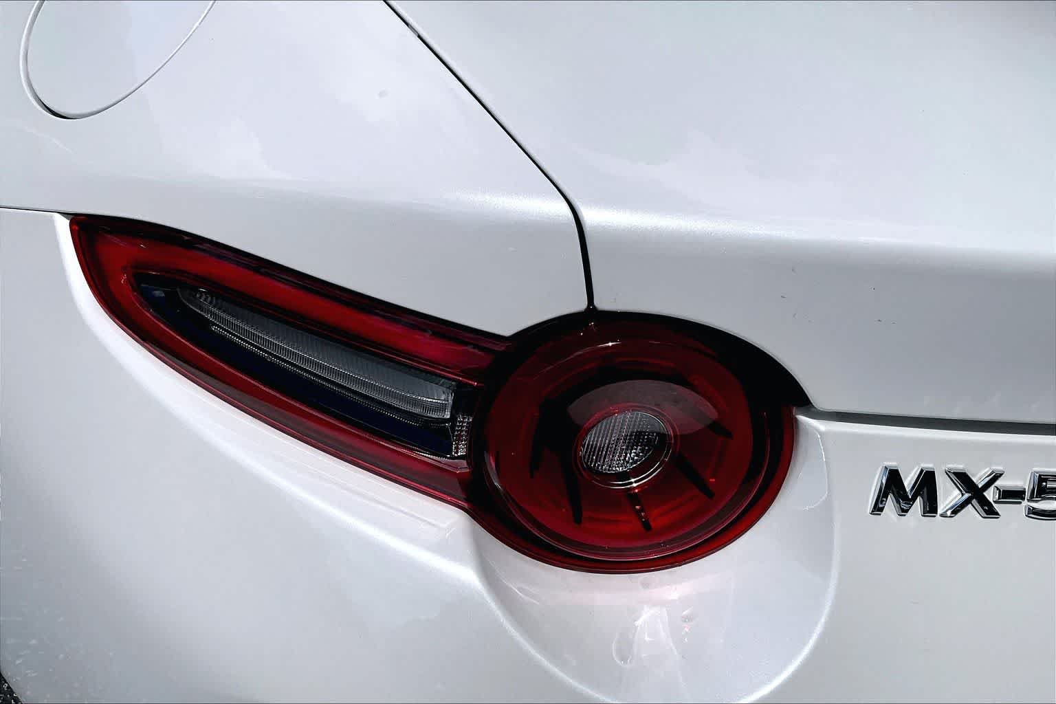 Used 2024 Snowflake White Pearl Mica Mazda Grand Touring image 26