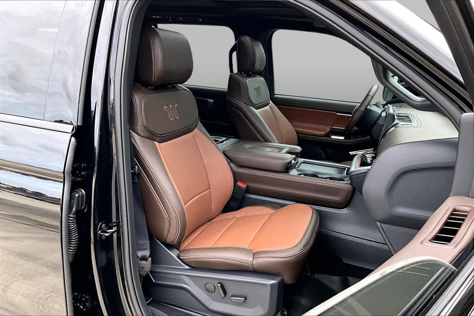 Used 2025 Agate Black Metallic Ford King Ranch image 9