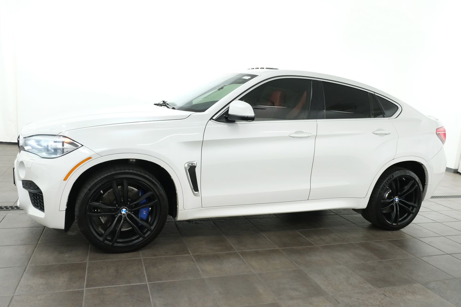 Used 2016 White Metallic BMW Base image 2