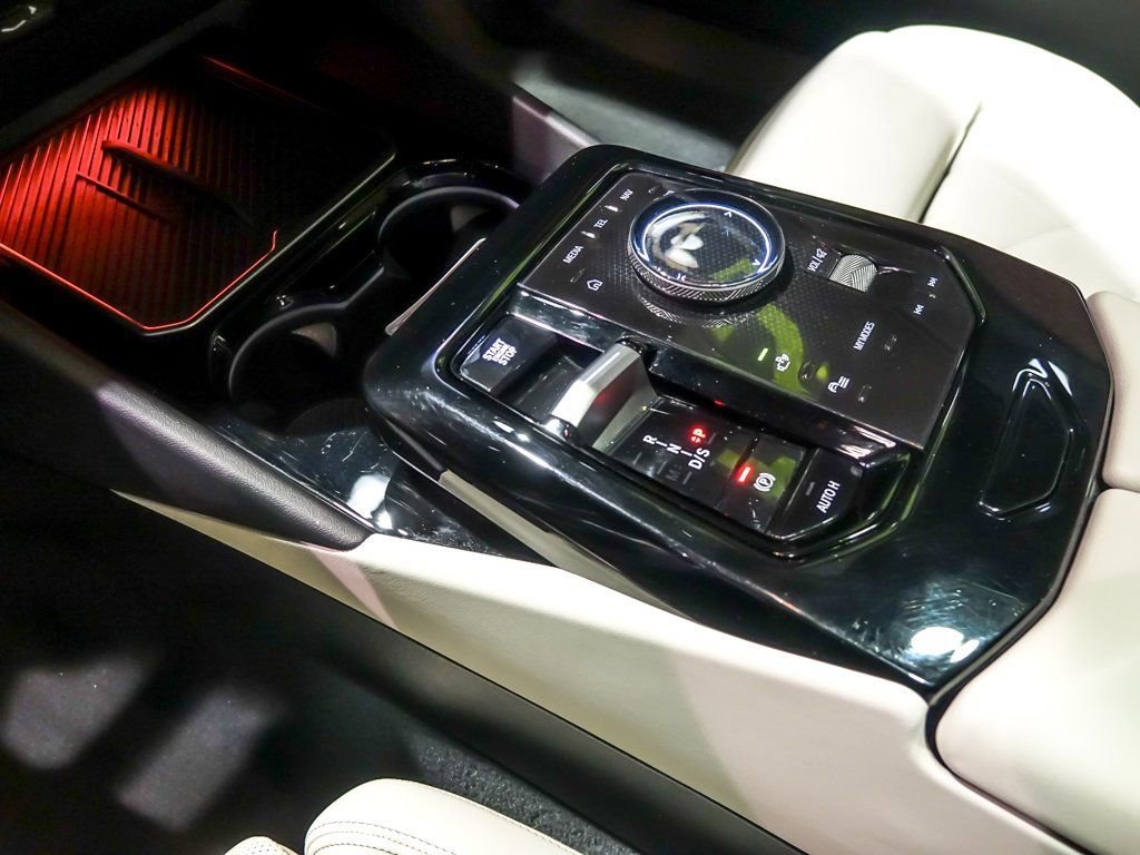 2024 BMW 530I - Image 25