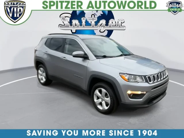 Used 2019 Silver Jeep Latitude image 2