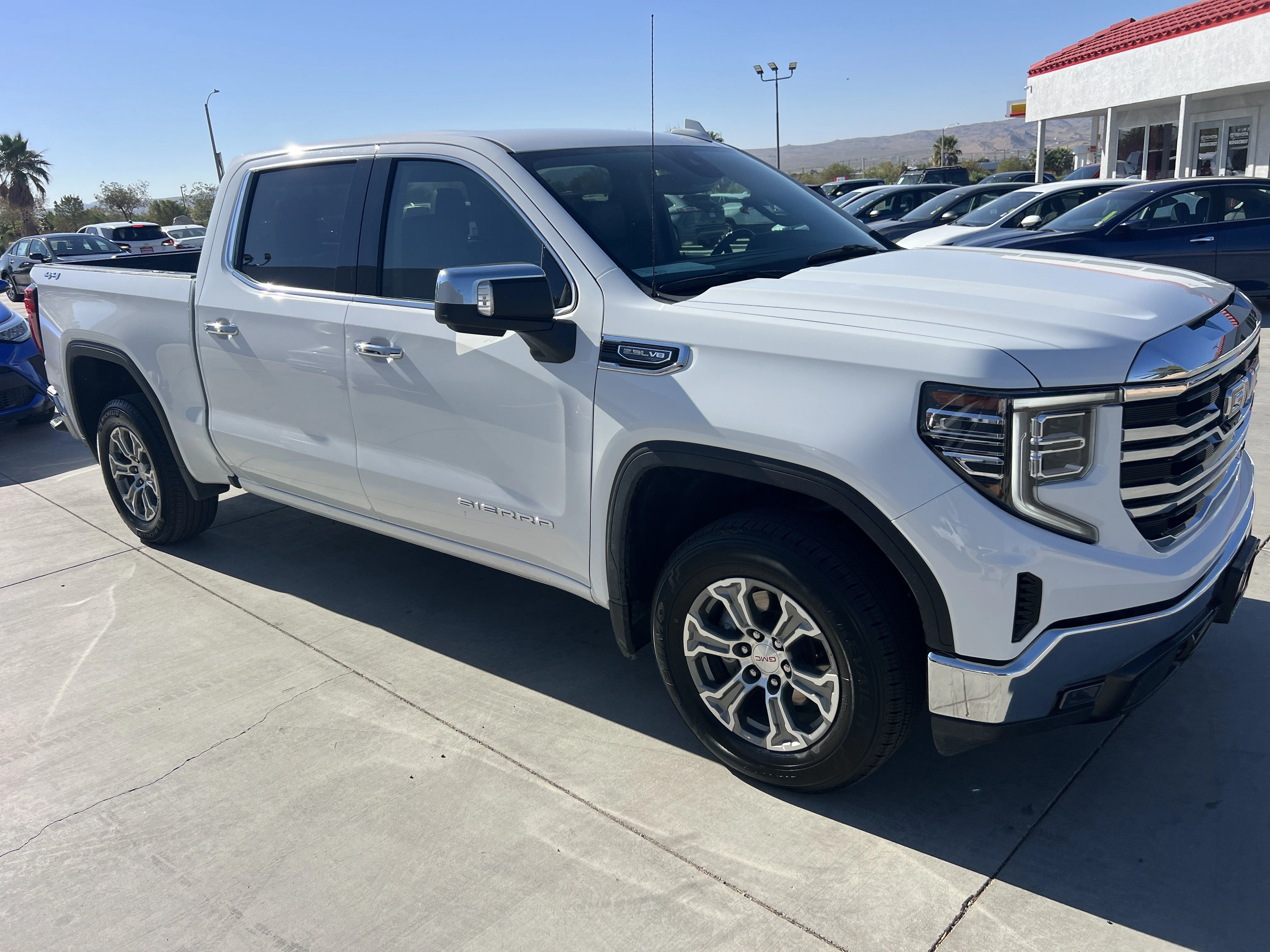 Used 2025 Summit White GMC SLT image 6
