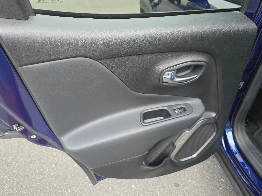 Used 2018 Jetset Blue Jeep Limited image 29