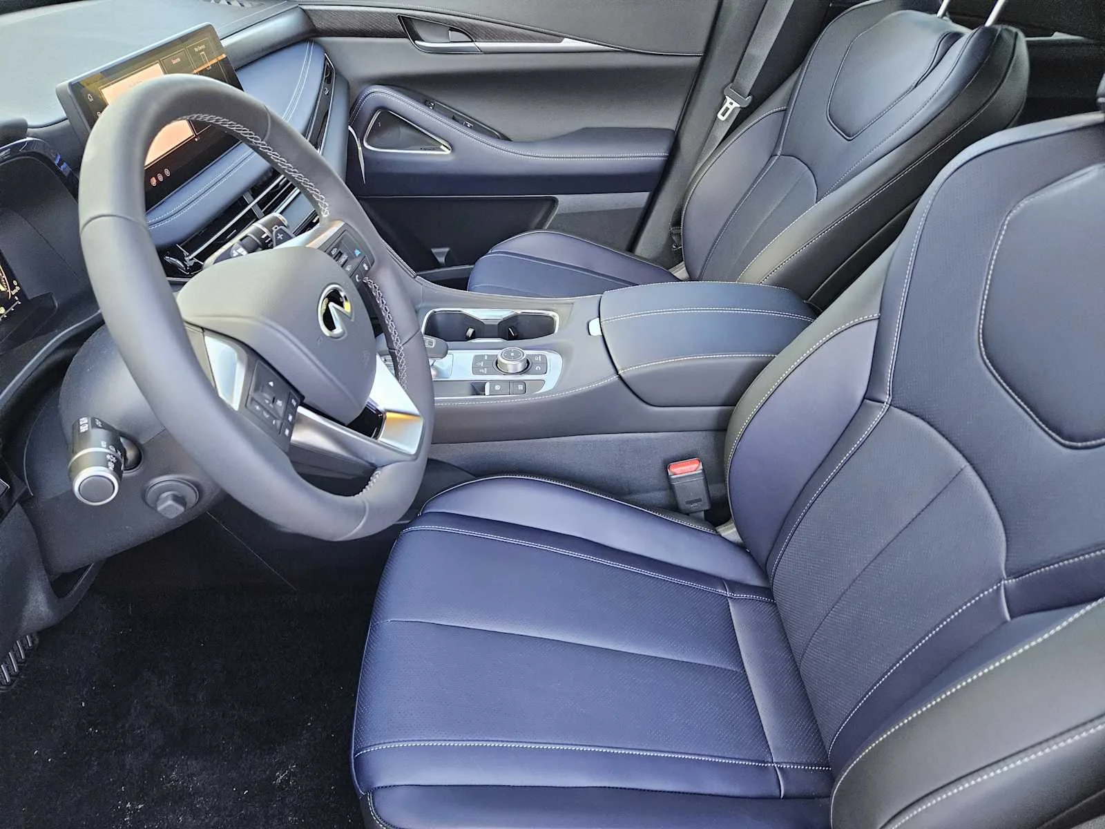 New 2026 RADIANT WHITE INFINITI Sport AWD image 8