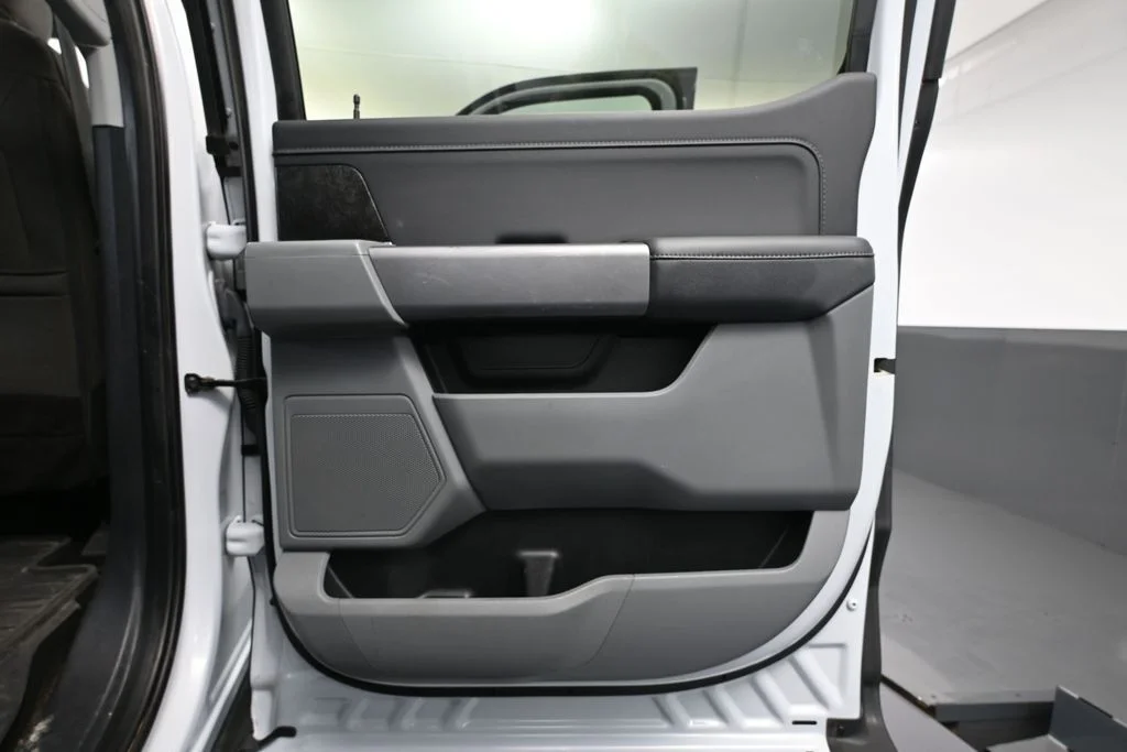 Used 2022 White Ford XLT image 33