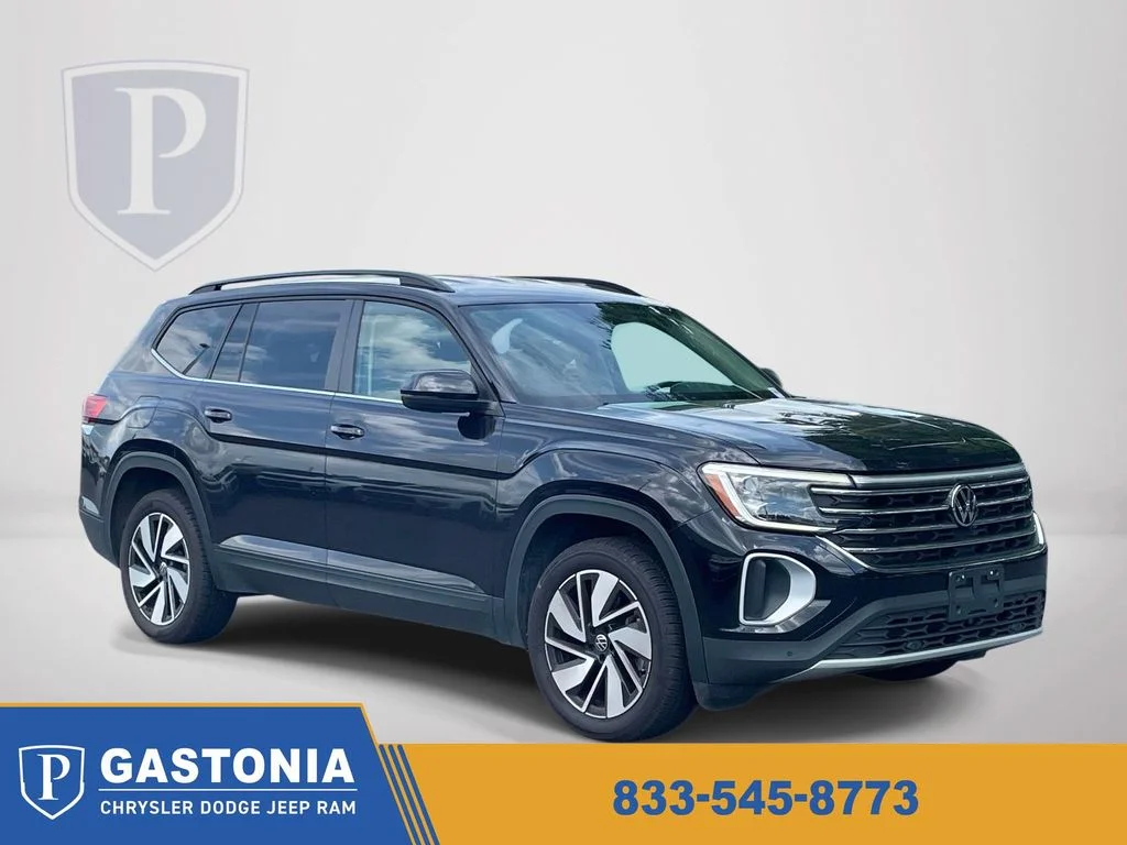 Certified Used 2025  Volkswagen 2.0T SE w/Technology image 1