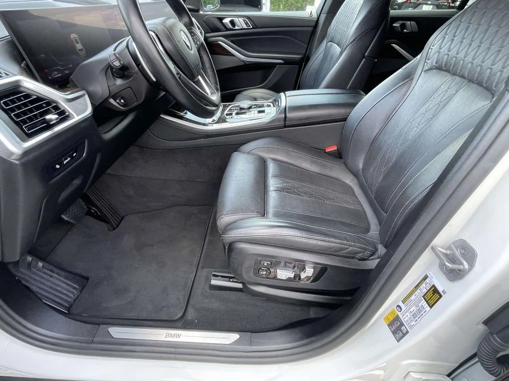 Used 2025 White BMW xDrive50e image 13