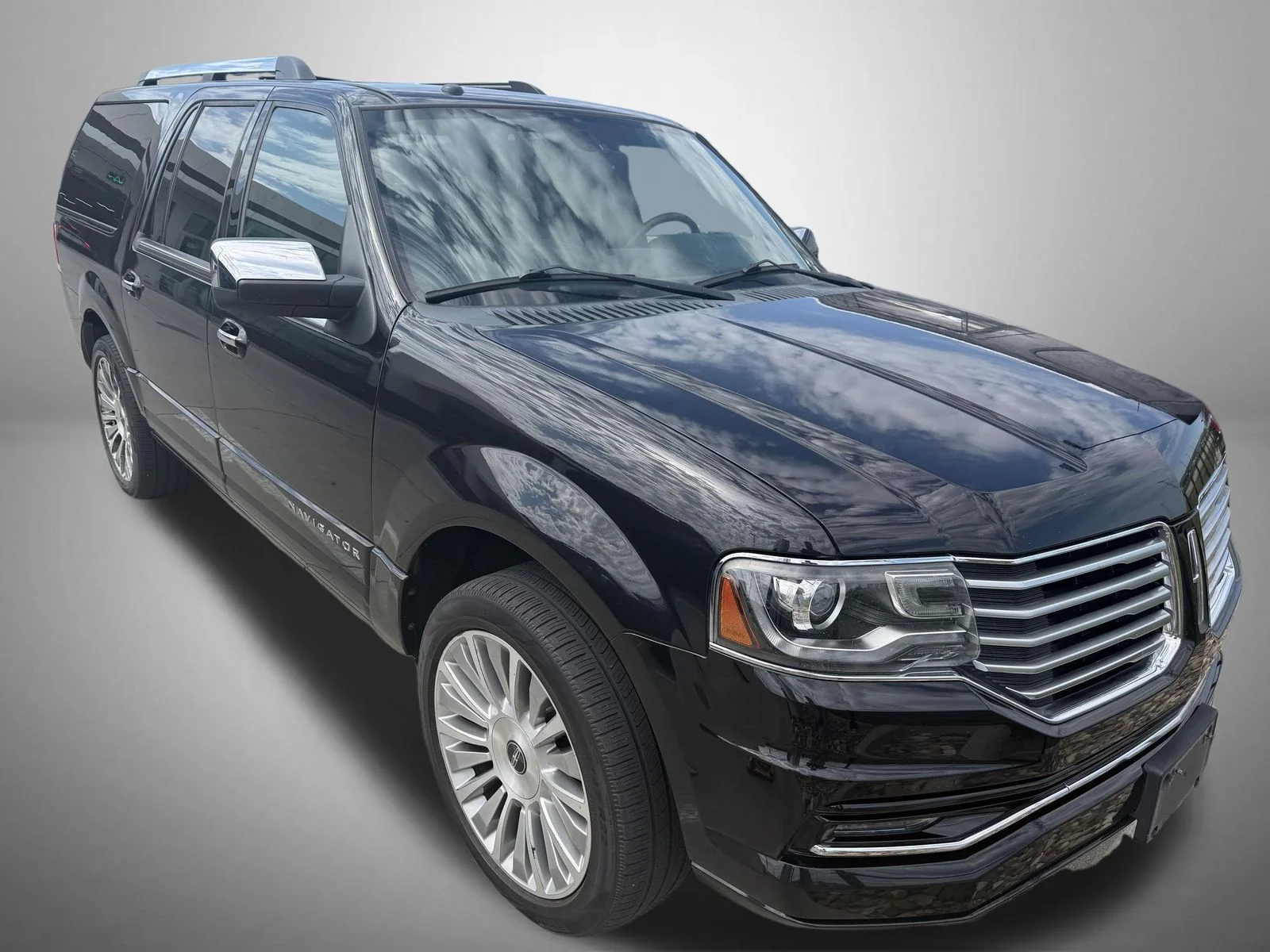 Used 2015 Black Lincoln Base image 1
