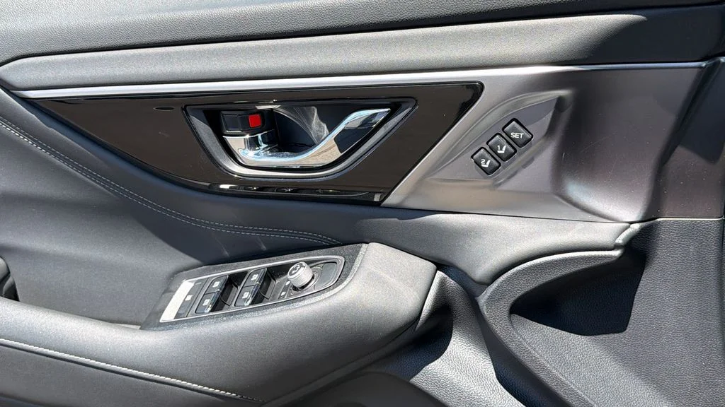 Used 2024 Ice Silver Metallic Subaru Limited image 22