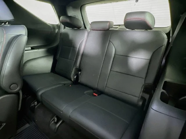 Used 2025 Gray Chevrolet Z71 image 34