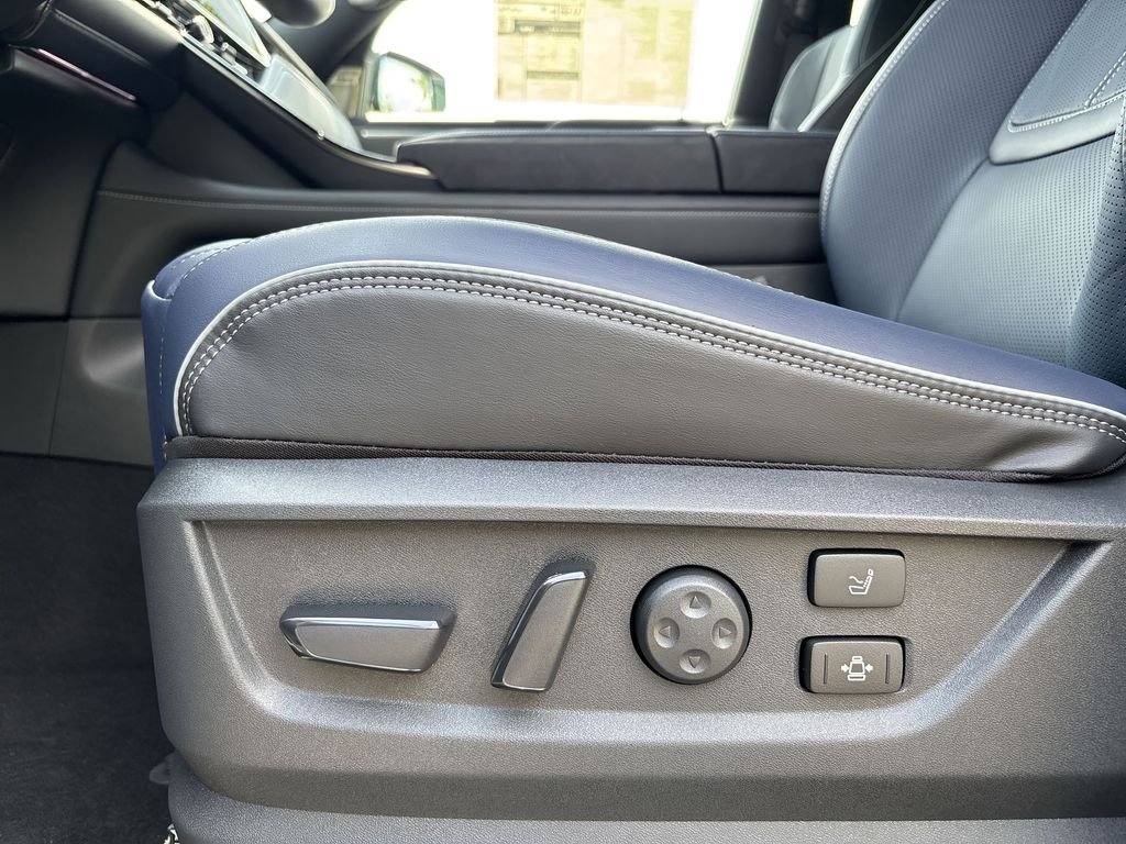 New 2027 RADIANT WHITE INFINITI Sport 4WD image 14