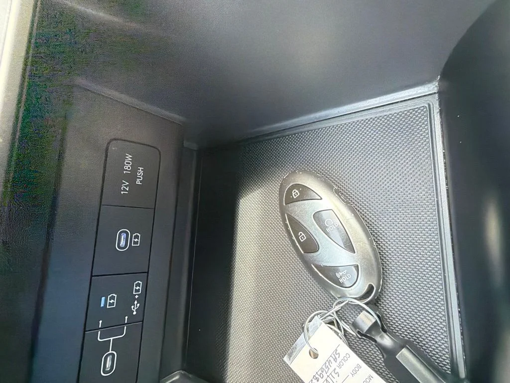 Used 2025 Silver Hyundai SEL image 23