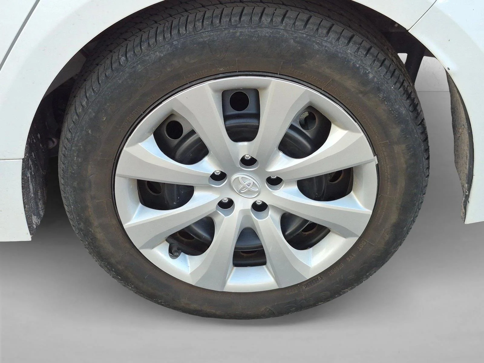 Used 2024 Ice Cap Toyota LE image 16