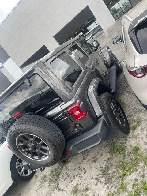Used 2021 Gray Jeep Unlimited Sahara image 13