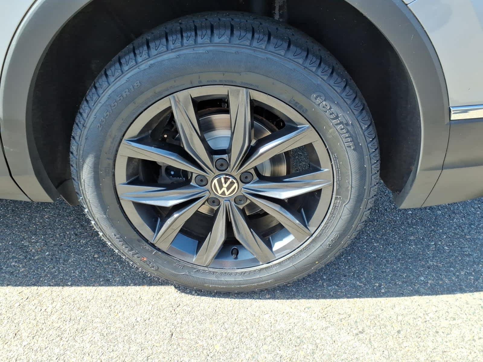 Certified Used 2023 PYRITE SILVER Volkswagen SE image 9