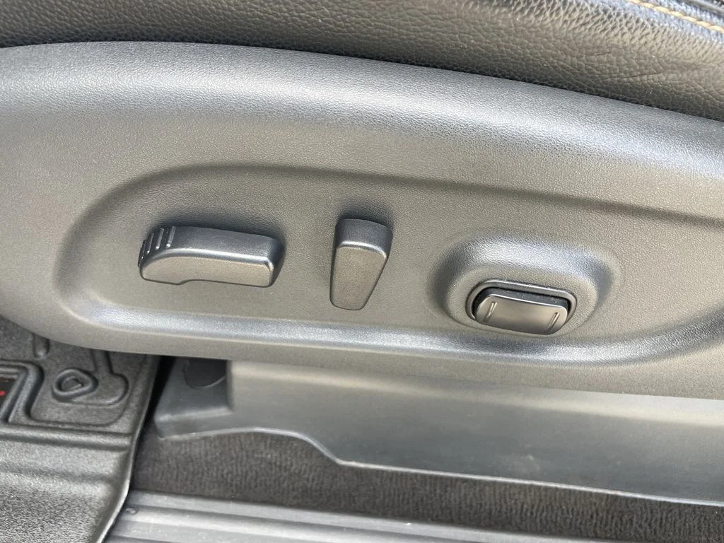 Used 2018 Magnetic Black Nissan SL image 17