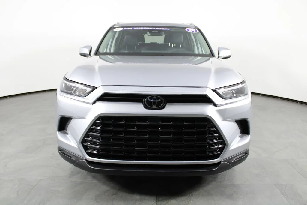 Used 2024 Silver Toyota XLE image 11