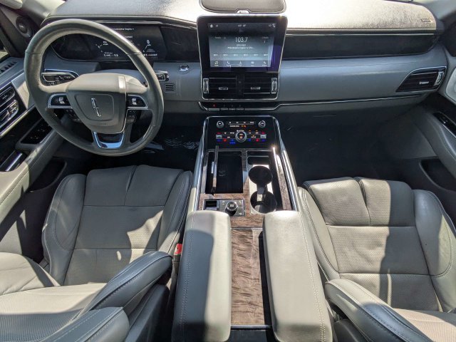 Used 2018 Black Lincoln Reserve image 16