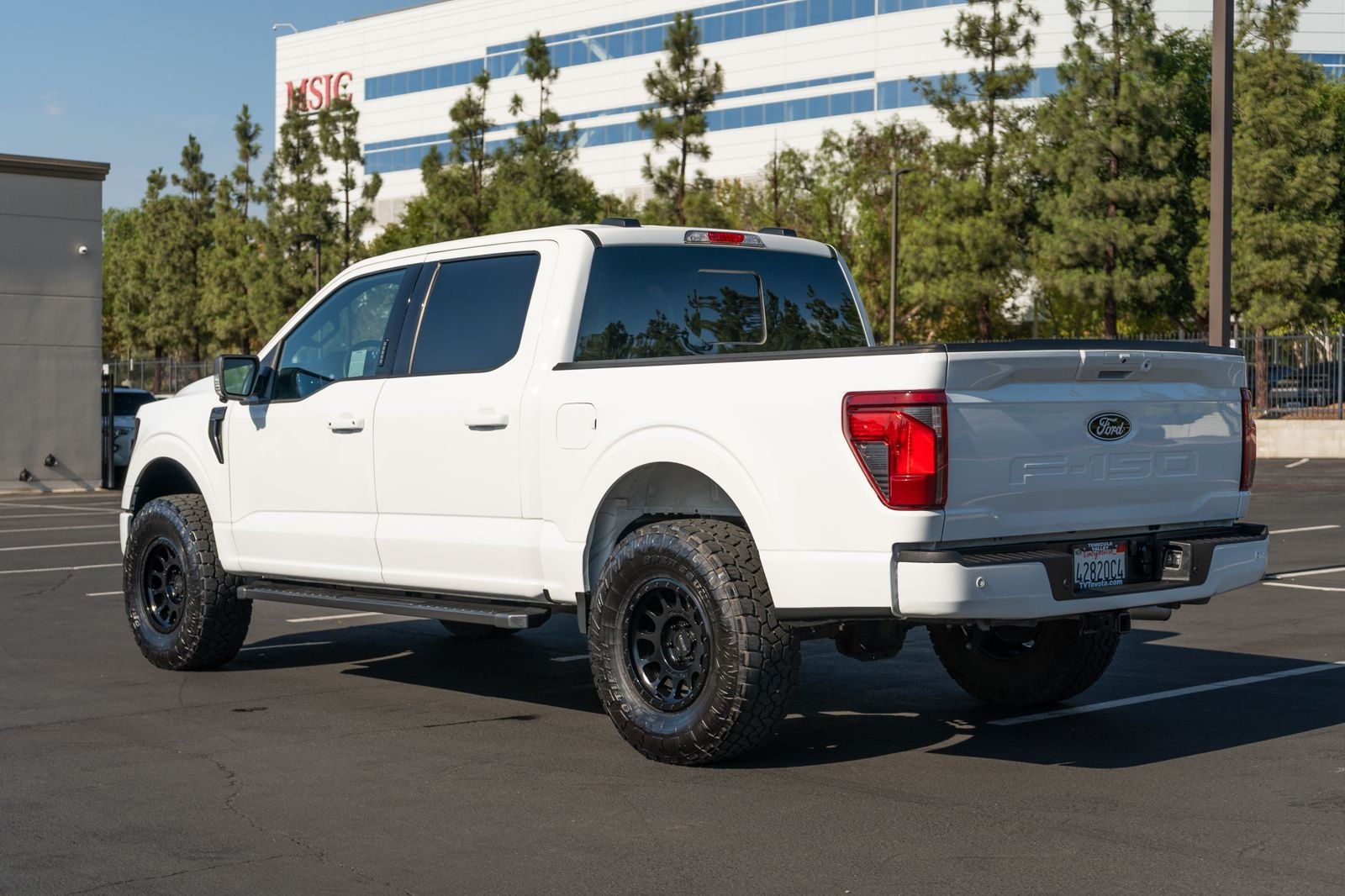 Used 2024 Oxford White Ford XLT image 12