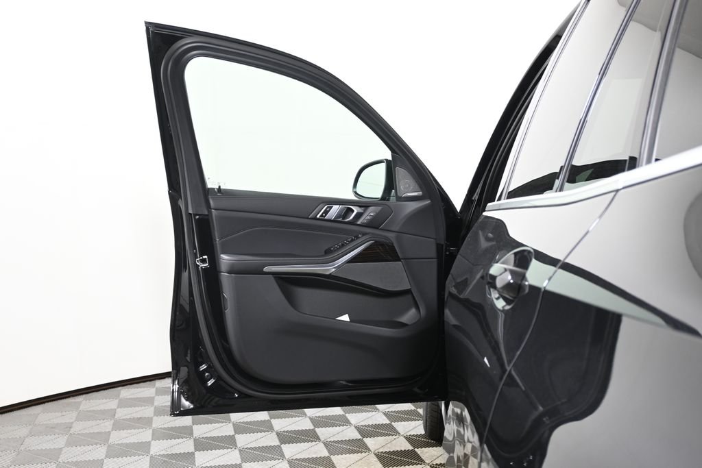 New 2026 Black Sapphire Metallic BMW xDrive40i image 28