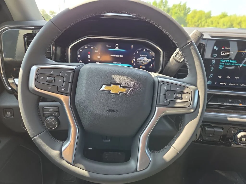 New 2026 Summit White Chevrolet LT (2FL) image 11