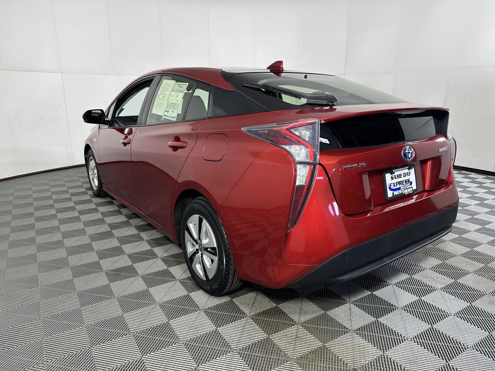 Used 2016 Hypersonic Red Toyota Three image 24