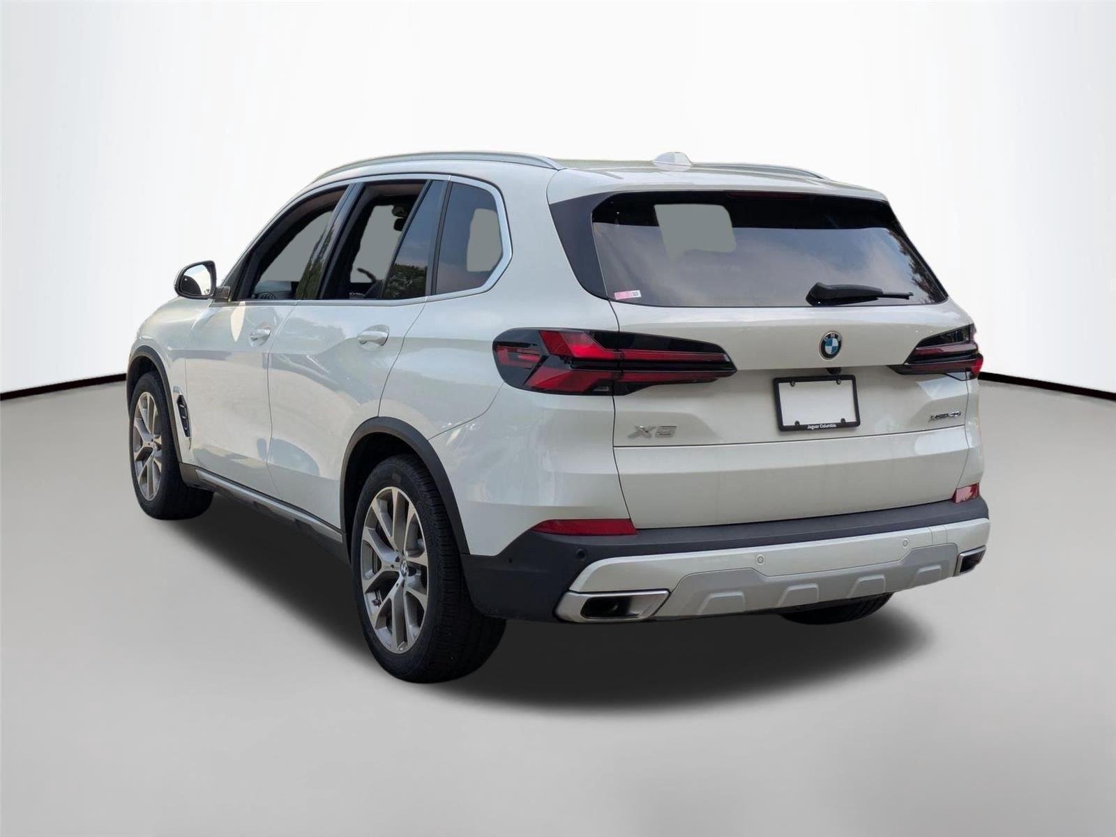 Used 2024 Alpine White BMW xDrive40i image 7
