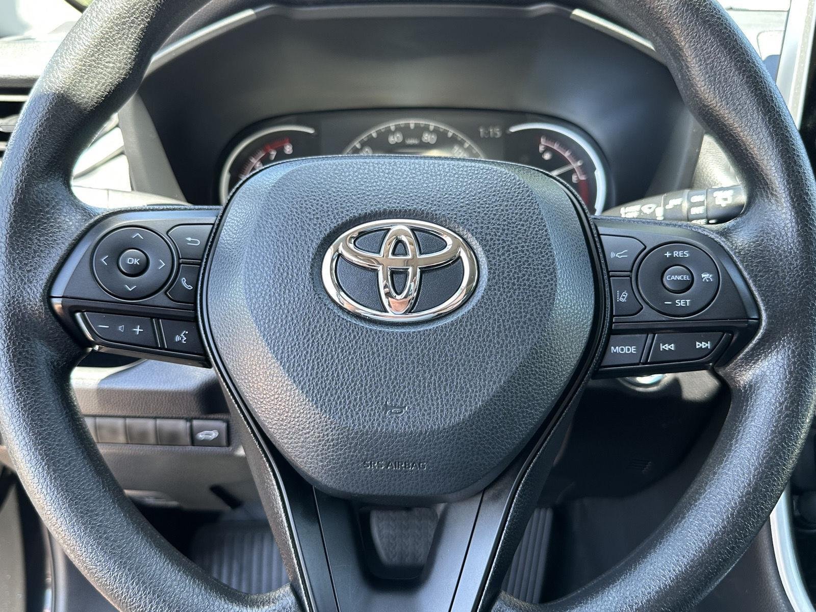2025 Toyota RAV4 XLE - Photo 29