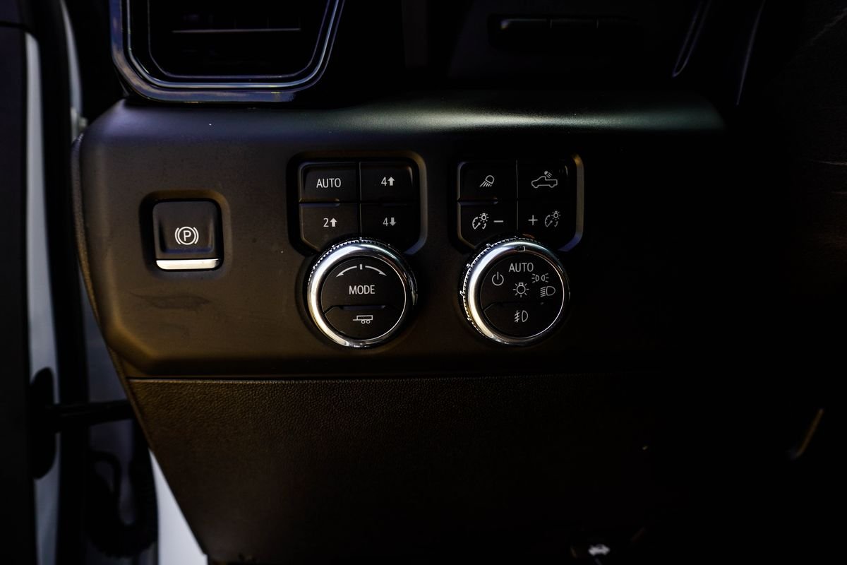 Used 2026 White GMC AT4X image 31