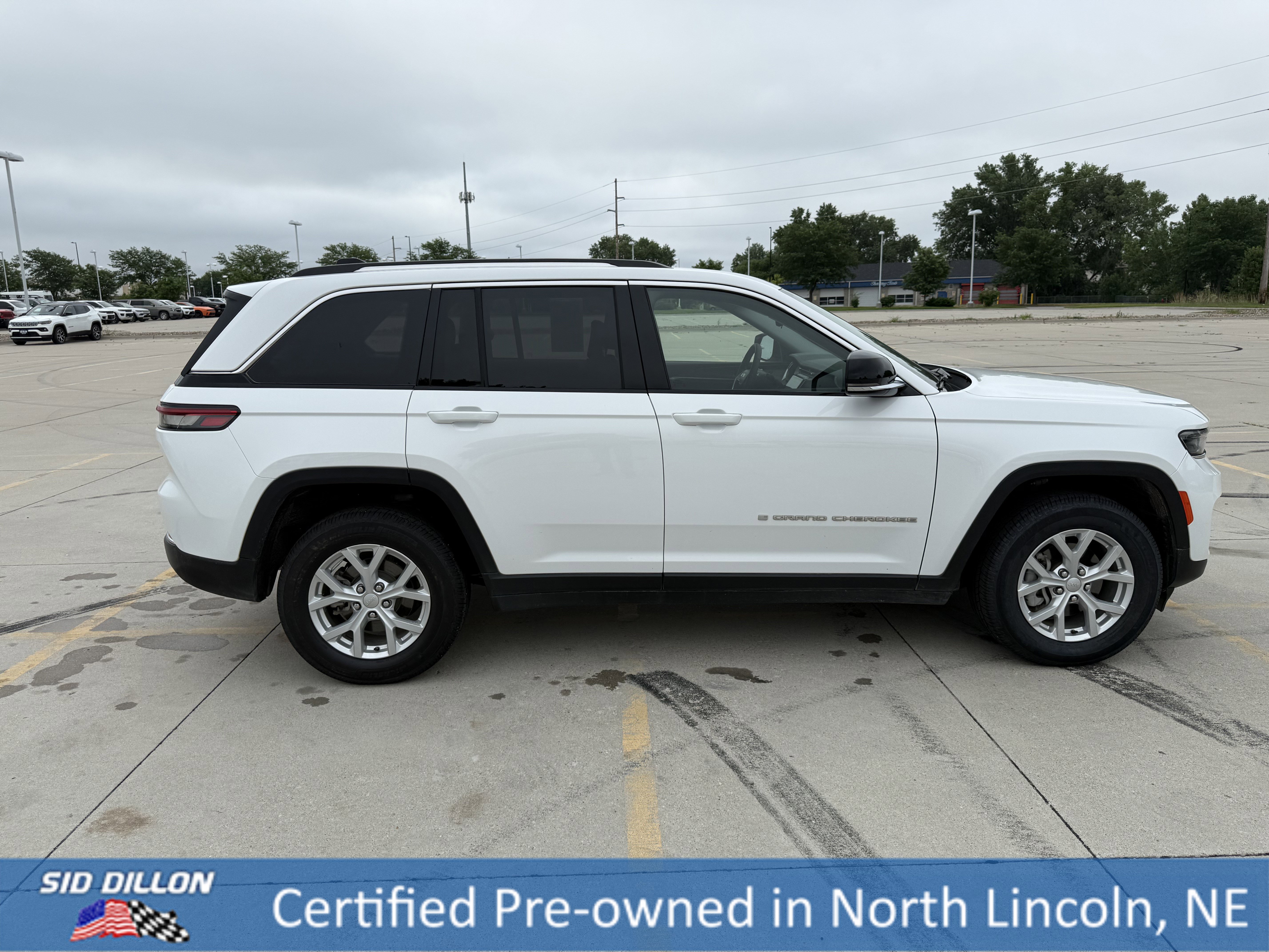 Used 2023 Bright White Clearcoat Jeep Limited image 3