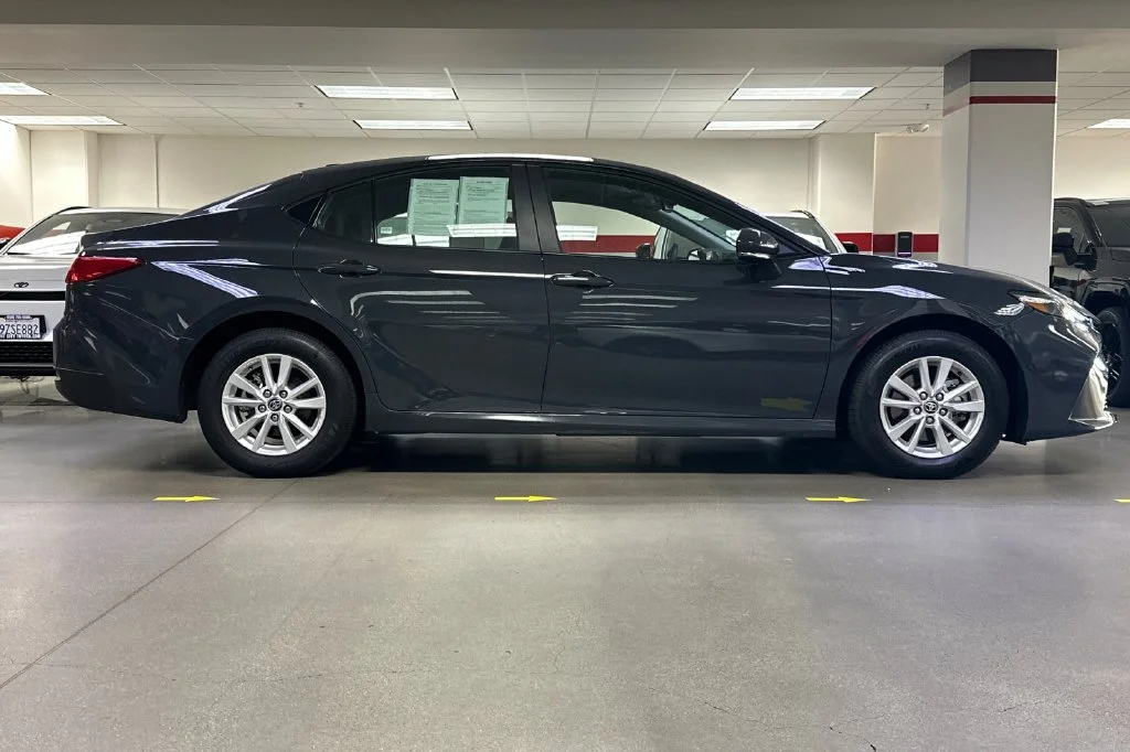 Certified Used 2025  Toyota LE image 3