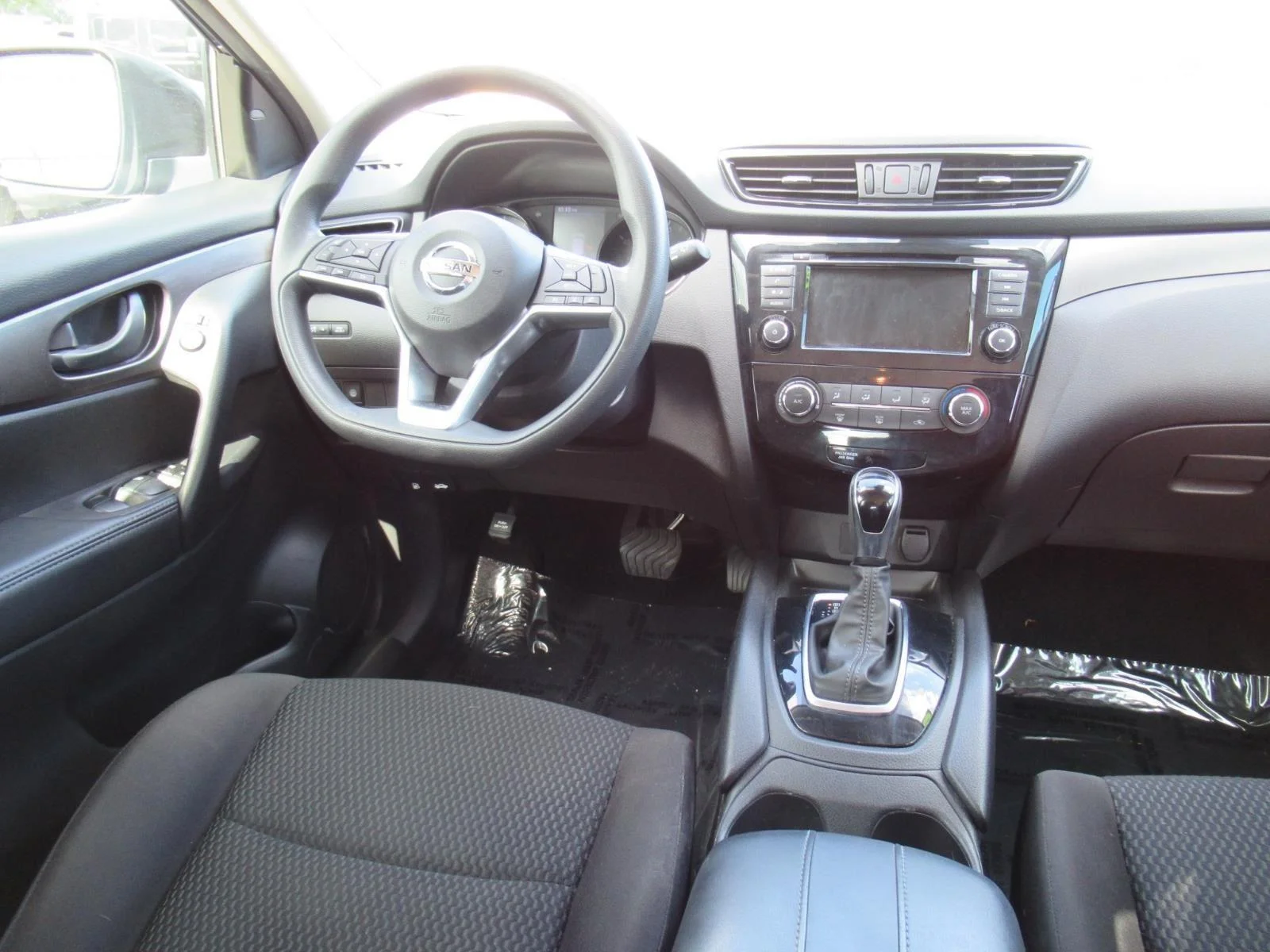Used 2020 Caspian Blue Nissan S image 13