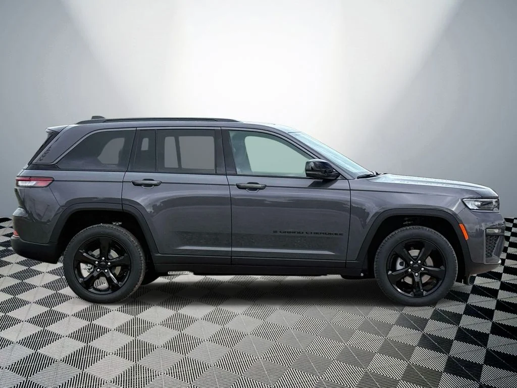 New 2026 Baltic Gray Metallic Clear-Coat Exterior Paint Jeep Limited image 5