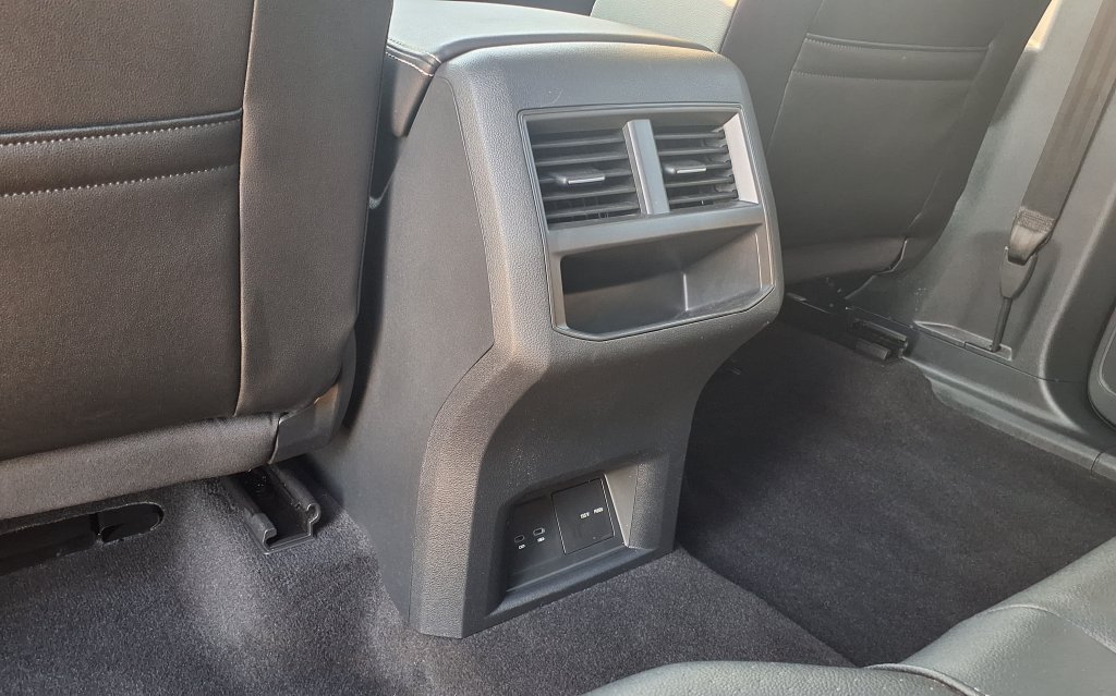 Used 2022  Volkswagen 3.6L V6 SE w/Technology image 18