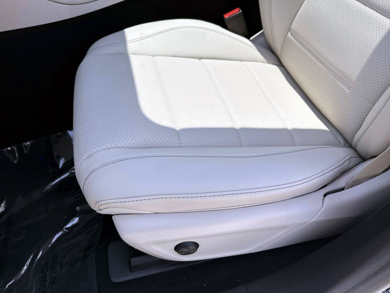 New 2026 Moonlight White Mercedes-Benz 350 4MATIC® SUV image 21