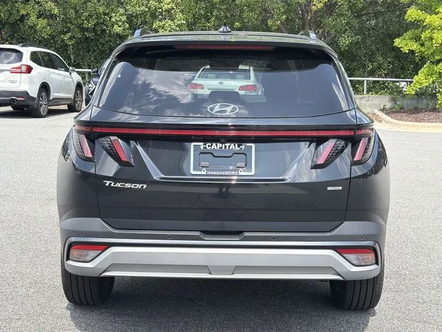 Used 2025 Black Hyundai Limited image 18