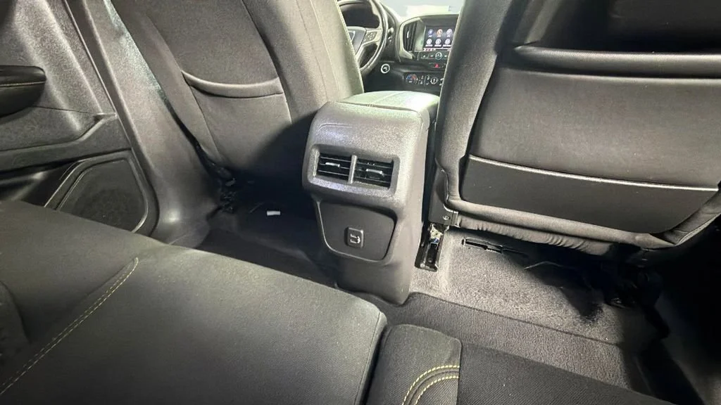 Used 2021 SUMMIT WHITE GMC SLE image 30