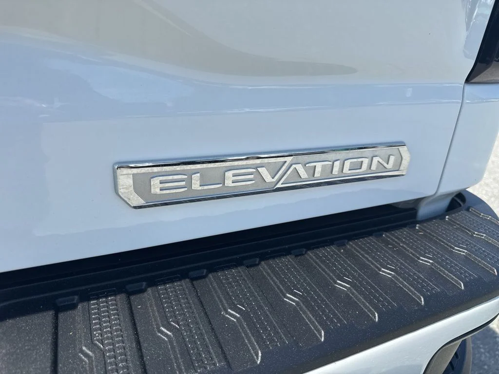 Used 2025 White GMC Elevation image 31