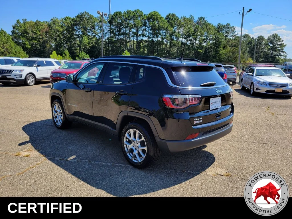 Used 2022 Black Jeep Latitude Lux image 4