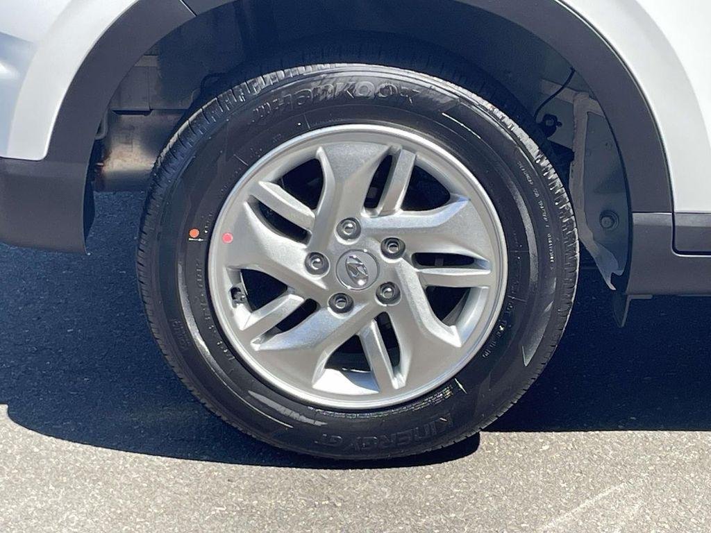 New 2026 White Hyundai SE image 7