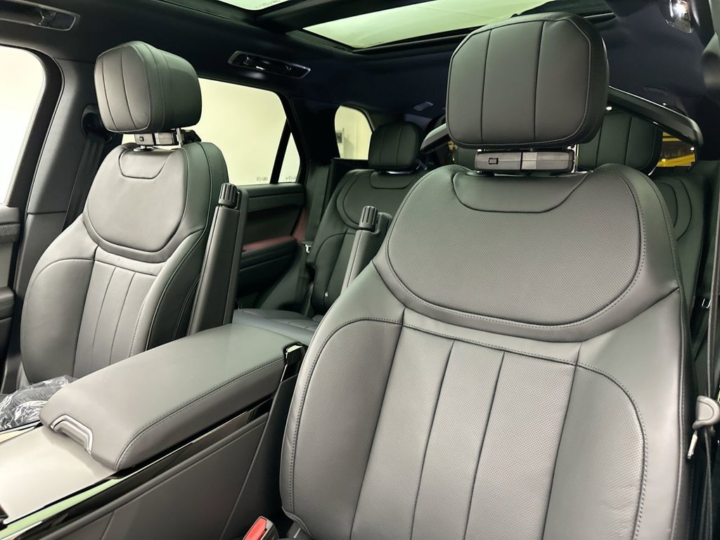 New 2027 Santorini Black Land Rover SE image 10