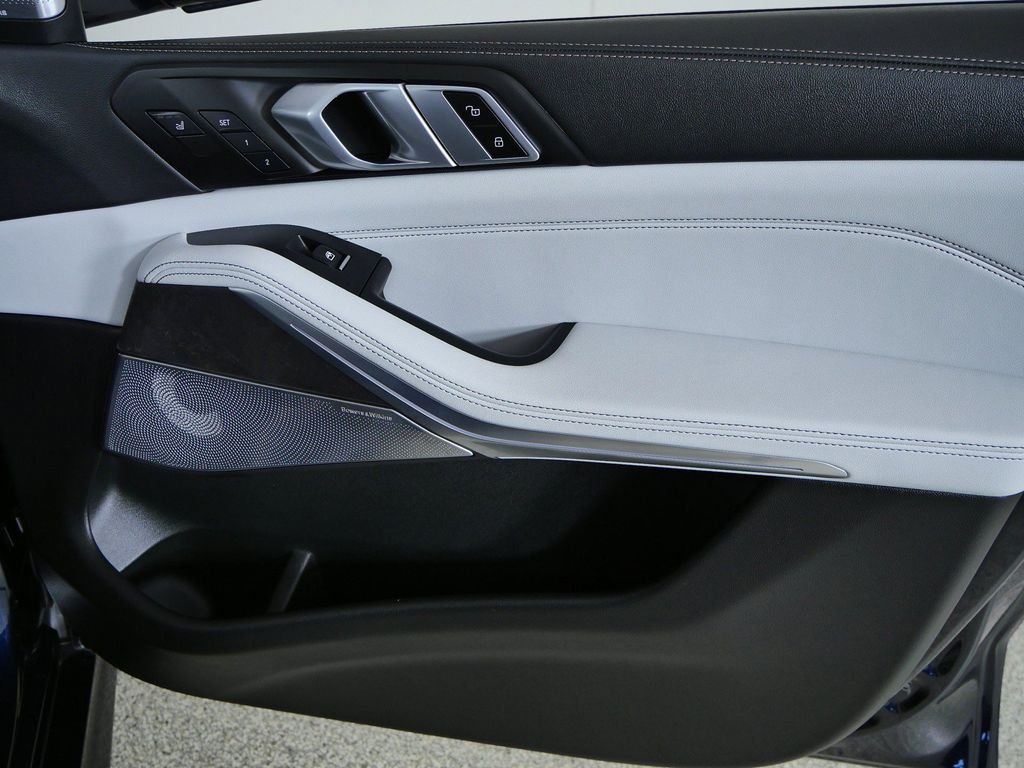 2026 BMW X5 M60i - Photo 21