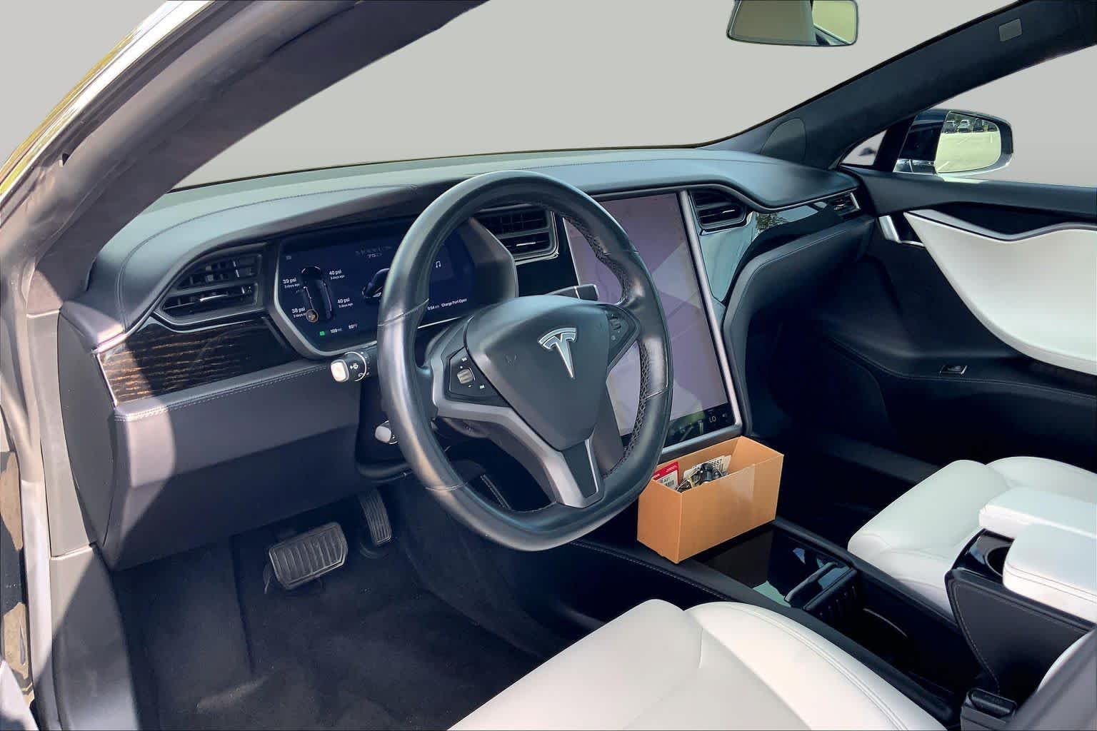 Used 2018 Obsidian Black Metallic Tesla 75D image 16