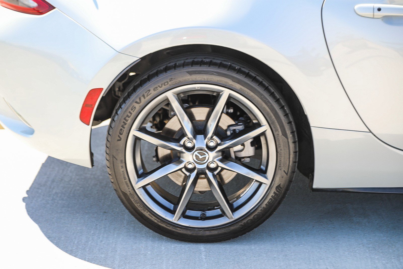 Used 2016 Ceramic Metallic Mazda Grand Touring image 10