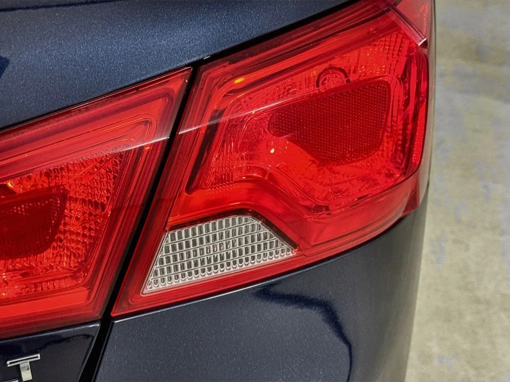 Used 2018 Blue Velvet Metallic Chevrolet LT image 31