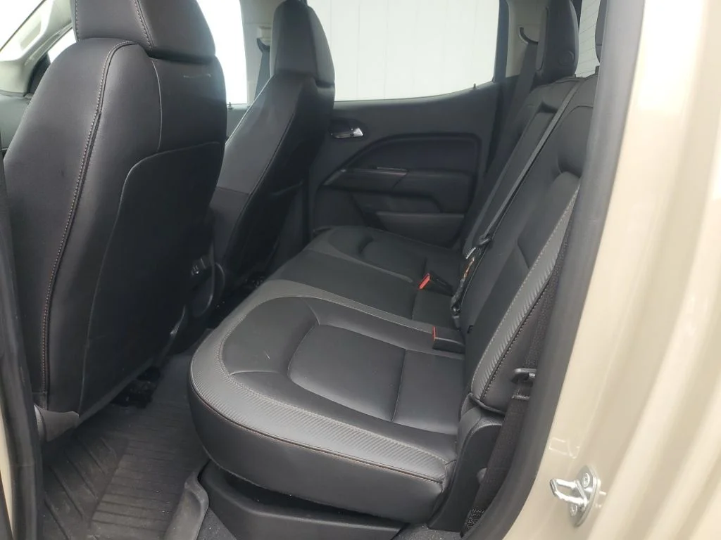 Used 2022 Beige GMC AT4 w/Leather image 13